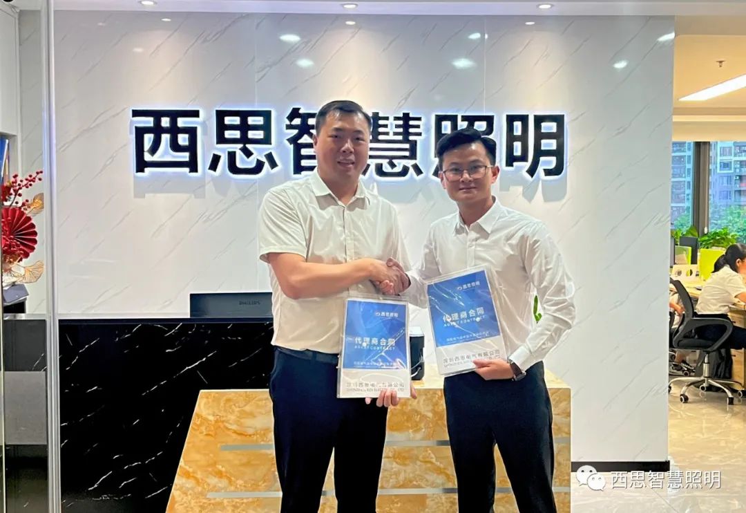 热烈祝贺越南LUXHOUSE贵宾杨总，，，，，乐成签约成为CA88照明越南区域总署理！